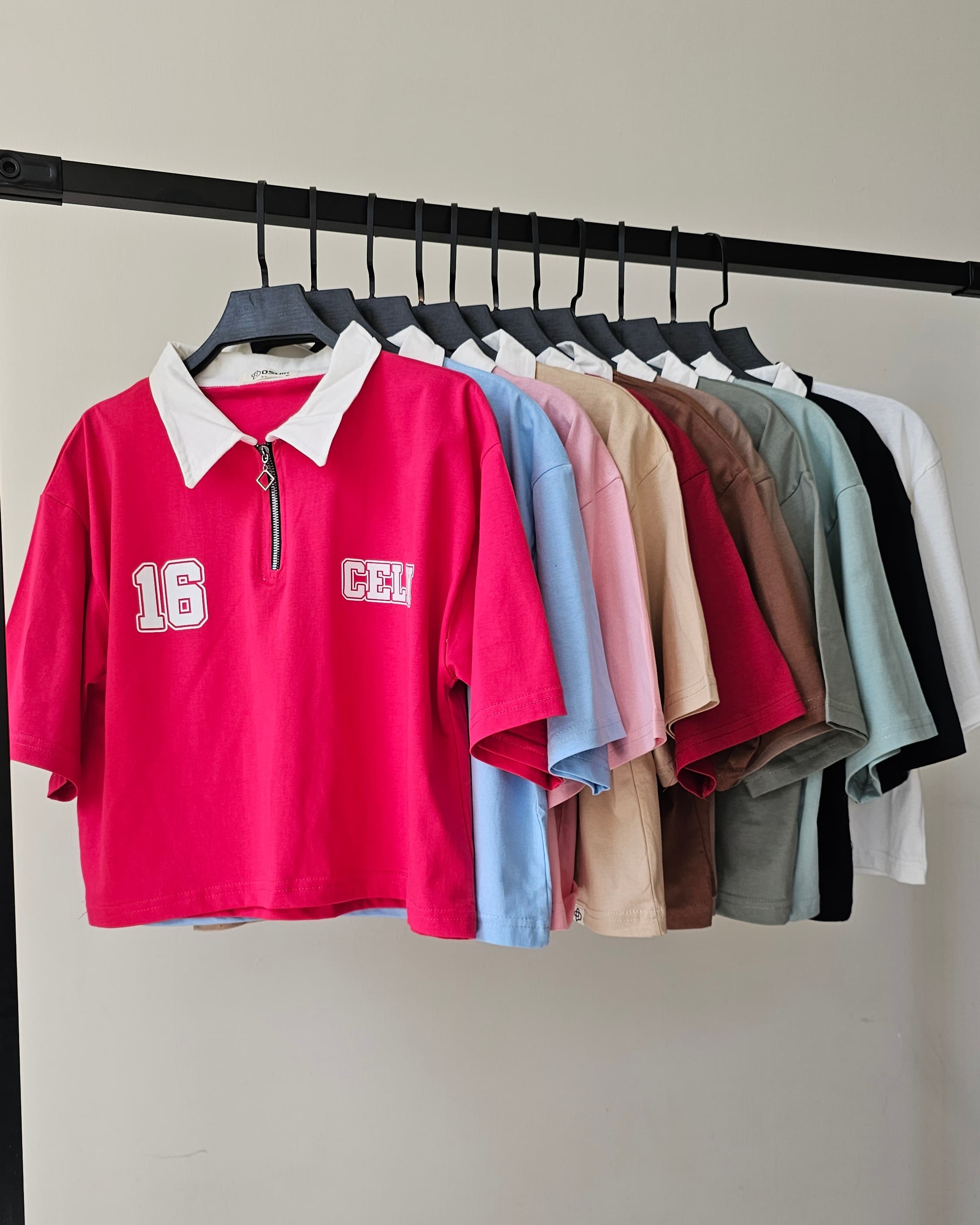 کراپ تیشرت یقه دار دو رنگ نیم زیپ زنانه مدل کلوین کد ۱۰۸