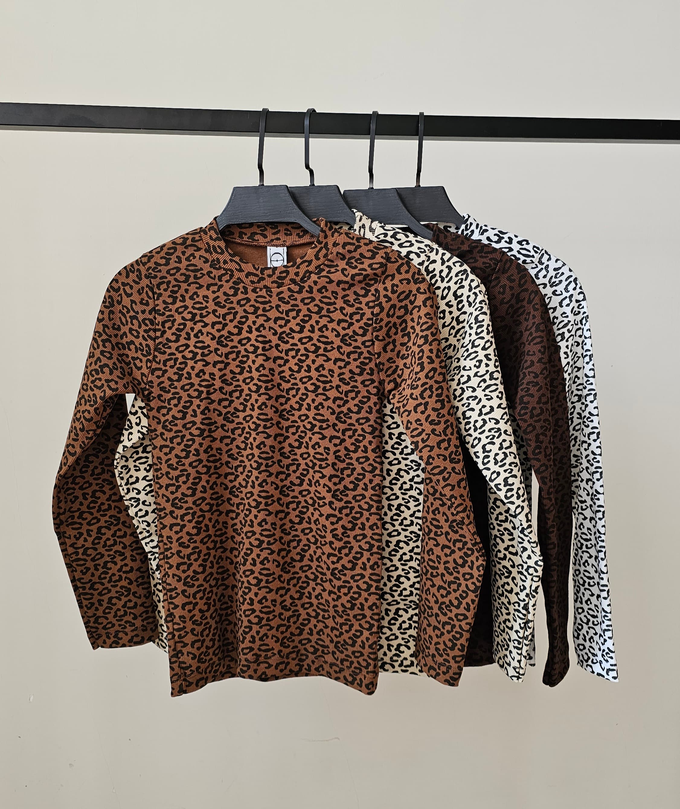 بلوز یقه گرد پلنگی زنانه کد ۱۵۰